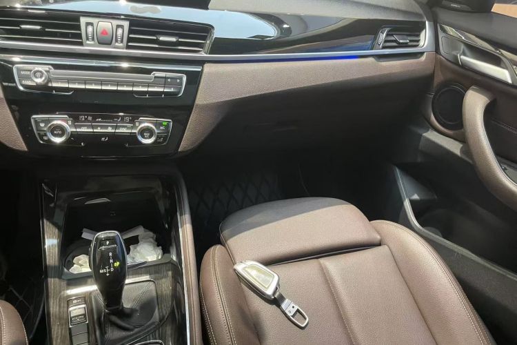 宝马X1 2020款 sDrive25Li 领先型车身外观6003