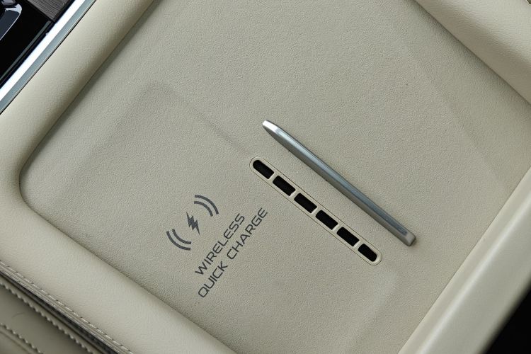 吉利汽车 星越L 2025款 东方曜 2.0TD 自动四驱望月版中控内饰7006