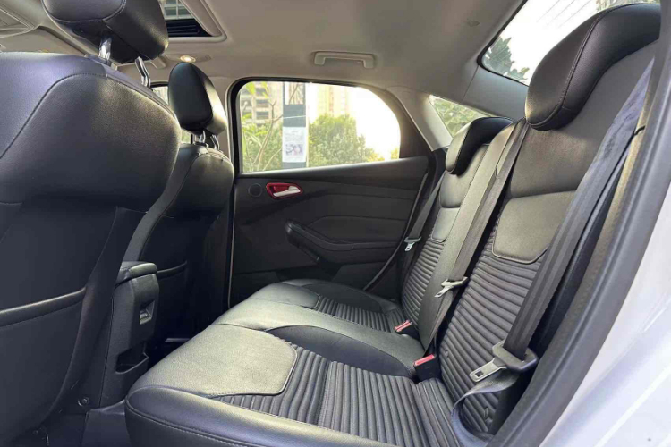 福特 福克斯 2018款 三厢经典 EcoBoost 180 自动精英型中控内饰7002