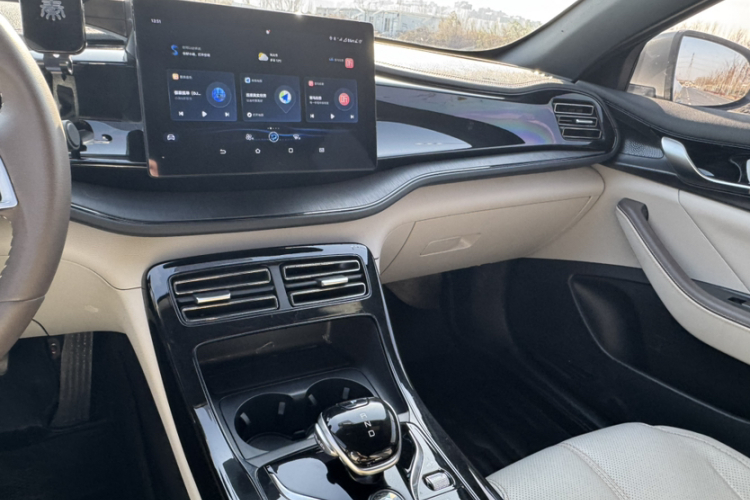 比亚迪 秦PLUS 2023款 冠军版 DM-i 55KM领先型中控内饰7004