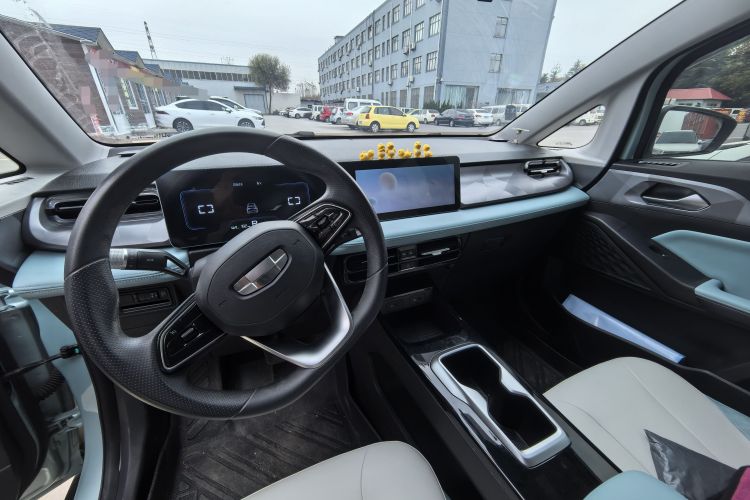 吉利几何E萤火虫 2024款 401km 星光中控内饰7004