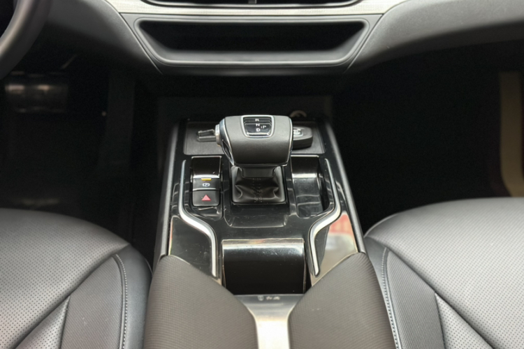 红旗E-QM5 2023款 620km PLUS中控内饰7003