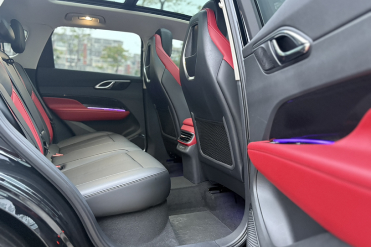 红旗HS3 2023款 1.5T 两驱善为版中控内饰7006