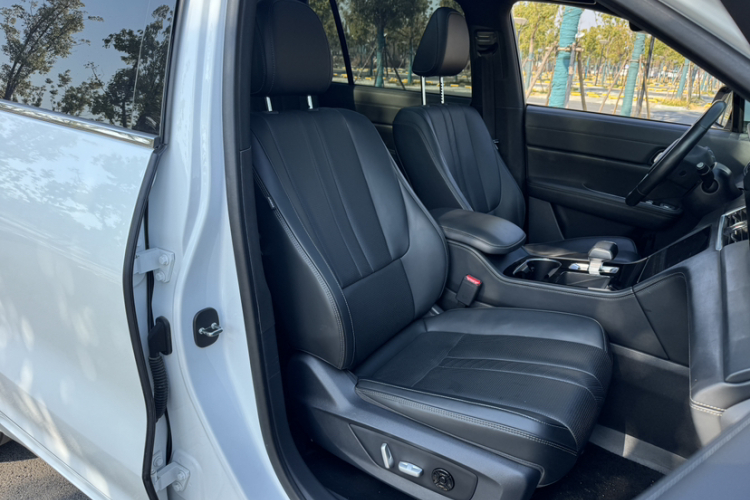 理想汽车 理想ONE 2020款 增程6座版局部细节41