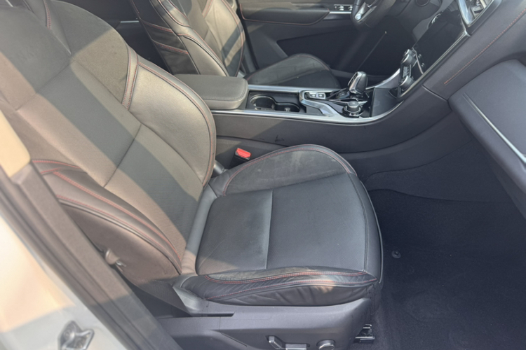 领克01 2017款 2.0T 四驱劲Pro版中控内饰7003