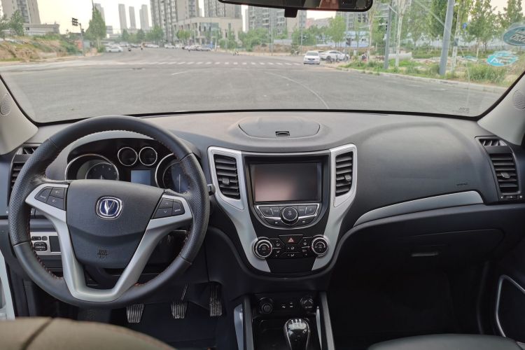 长安CS35 2016款 1.6L 手动豪华型 国V中控内饰7002