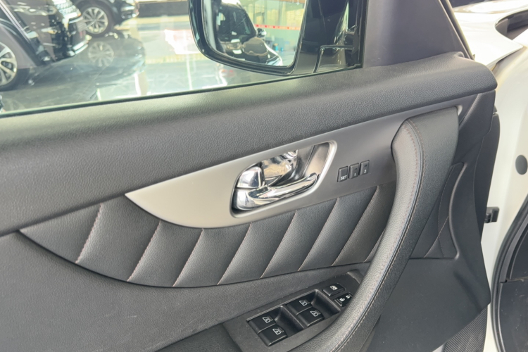 英菲尼迪FX 2011款 FX35 标准版中控内饰7004