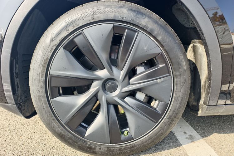 特斯拉 Model Y 2023款 后轮驱动版车身外观6008