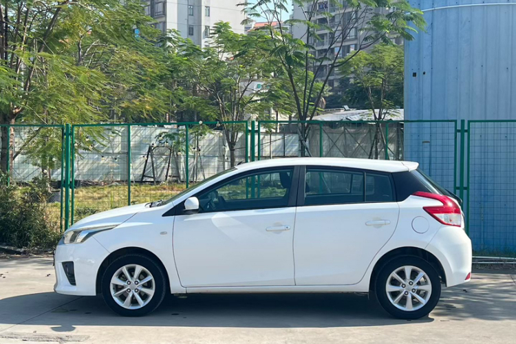 丰田 YARiS L 致炫 2014款 1.5G 自动炫动版车身外观6004