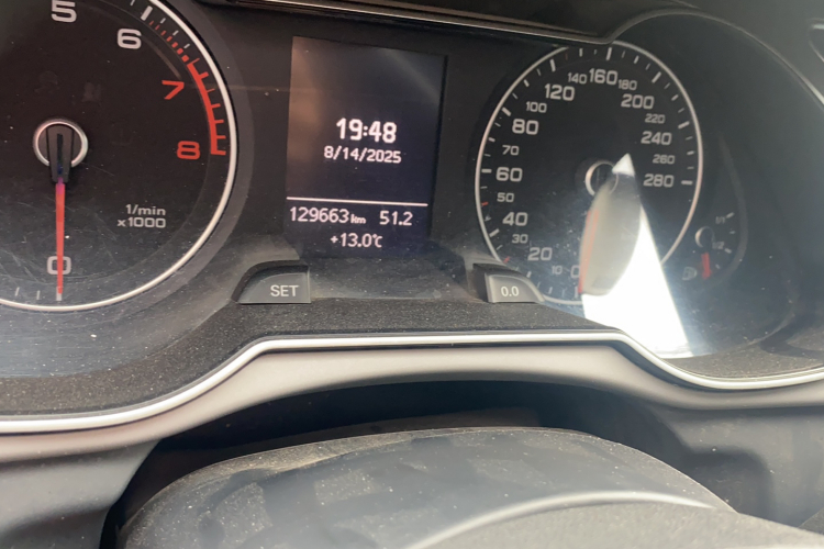 奥迪A4L 2013款 30 TFSI 自动舒适型中控内饰15