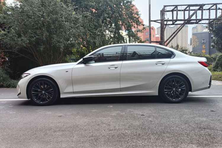 宝马3系 2024款 325Li M运动曜夜套装车身外观6004