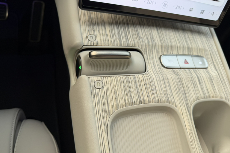 蔚来ET7 2022款 75kWh中控内饰7009