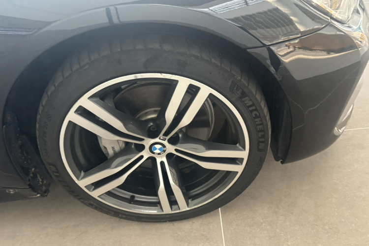 宝马7系 2018款 740Li 领先型 M运动套装车身外观6005