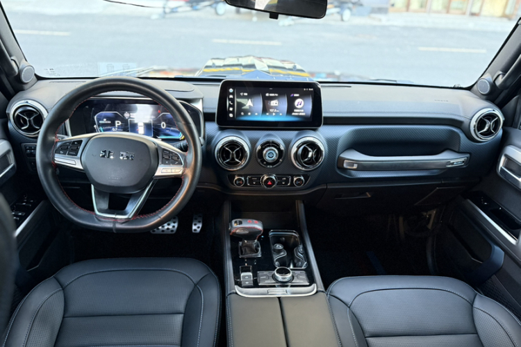 北京BJ40 2024款 2.0T 城市猎人荣耀版中控内饰7002