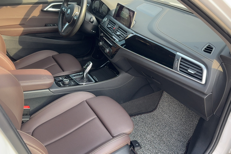 宝马1系 2020款 120i M运动套装中控内饰7001