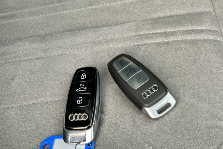 奥迪A6L 2024款 40 TFSI 豪华动感型中控内饰7011