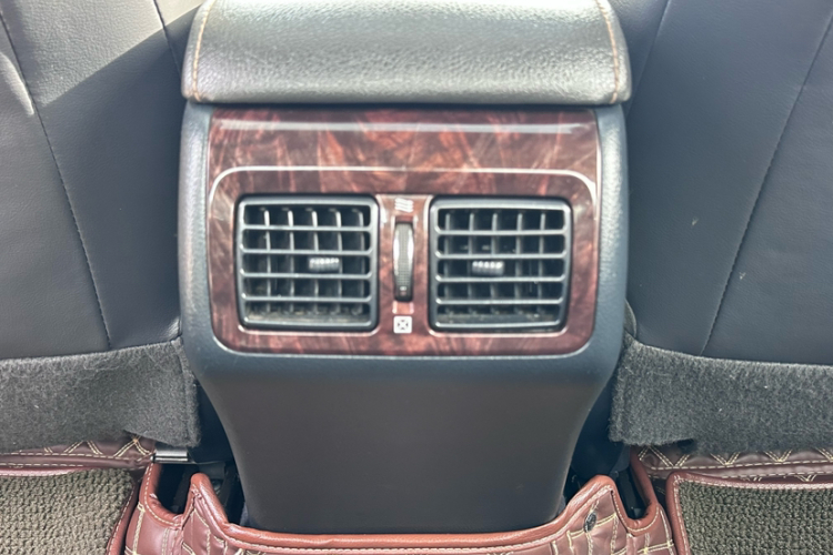 丰田 凯美瑞 2016款 2.0G 十周年纪念领先版中控内饰7006