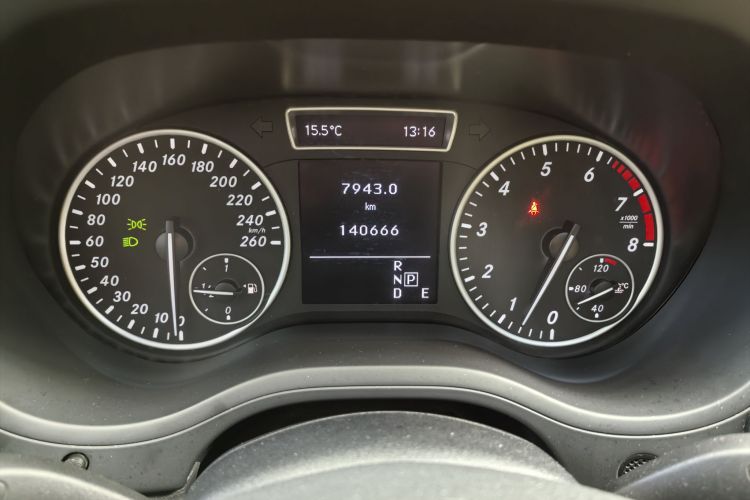 奔驰B级 2012款 B 180中控内饰15