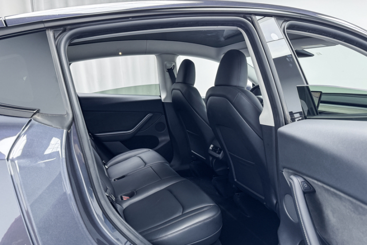 特斯拉 Model Y 2022款 改款 后轮驱动版中控内饰7005