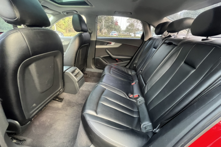 奥迪A4L 2017款 Plus 40 TFSI 进取型中控内饰7002