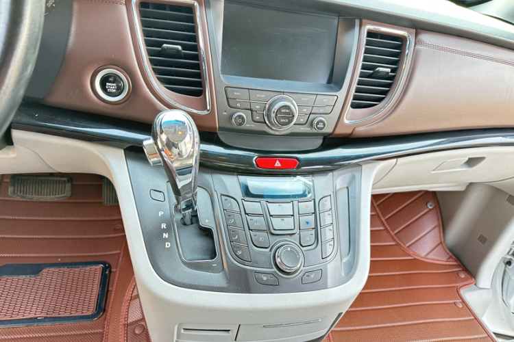 江汽集团 瑞风M5 2016款 2.0T 汽油自动公务版中控内饰7008