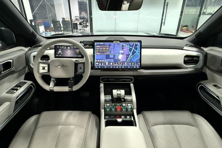 方程豹 钛3 2025款 501KM 四驱智驾Max版中控内饰7004