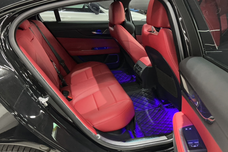 捷豹XEL 2024款 2.0T 250PS R-DYNAMIC S耀黑运动版中控内饰7001