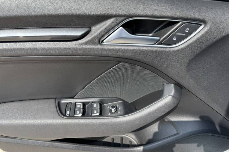 奥迪A3 2019款 Sportback 35 TFSI 时尚型 国V中控内饰7007