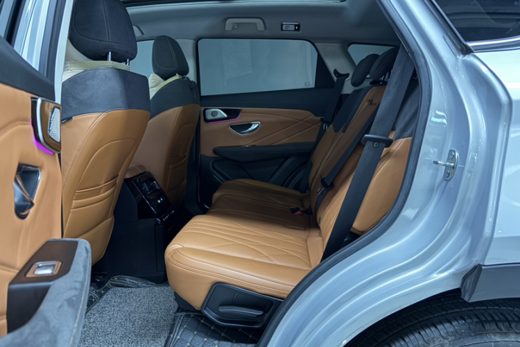 捷途山海L7 2024款 1.5T 120km ULTRA 7座中控内饰7003