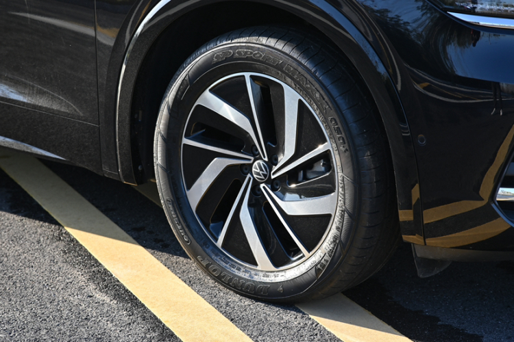 大众 威然 2023款 改款 380TSI 尊驰版车身外观6008