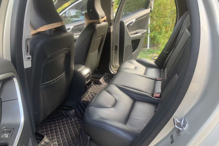 沃尔沃XC60 2017款 T5 智进版中控内饰7004