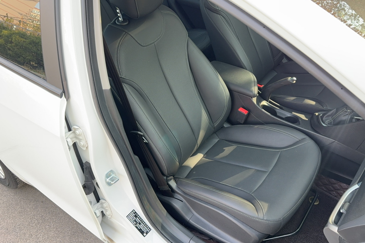 别克 英朗 2021款 改款 典范 1.5L 自动精英型局部细节41