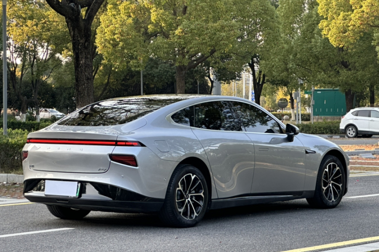 小鹏P7 2021款 480N车身外观6010