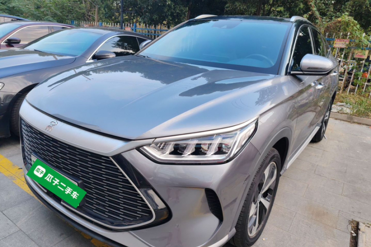 比亚迪 宋PLUS新能源 2021款 DM-i 51KM 尊荣型车身外观1