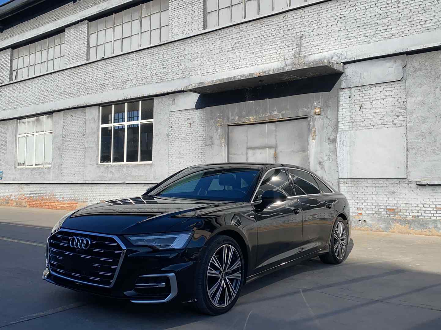 奥迪A6L 2024款 45 TFSI quattro 臻选动感型(1)