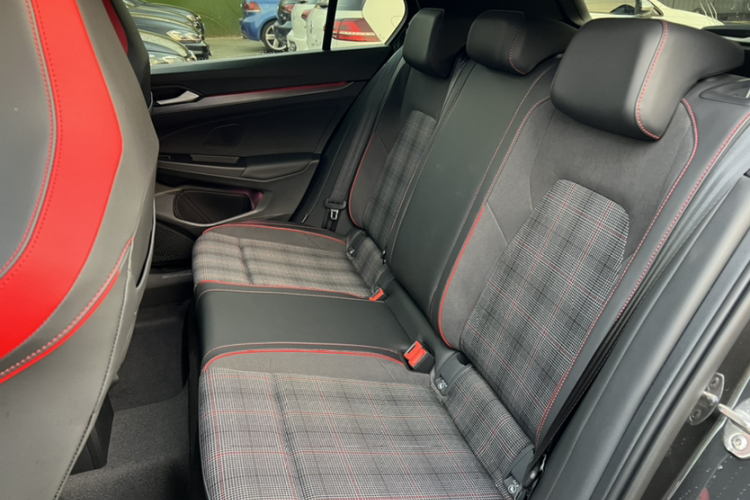 大众 高尔夫GTI 2025款 380TSI DSG GTI中控内饰7004