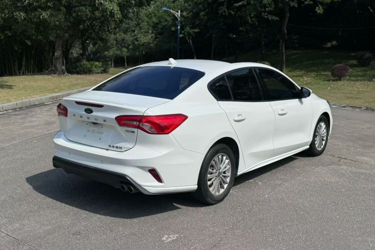 福特 福克斯 2020款 三厢 EcoBoost 180 自动锋潮型车身外观6004