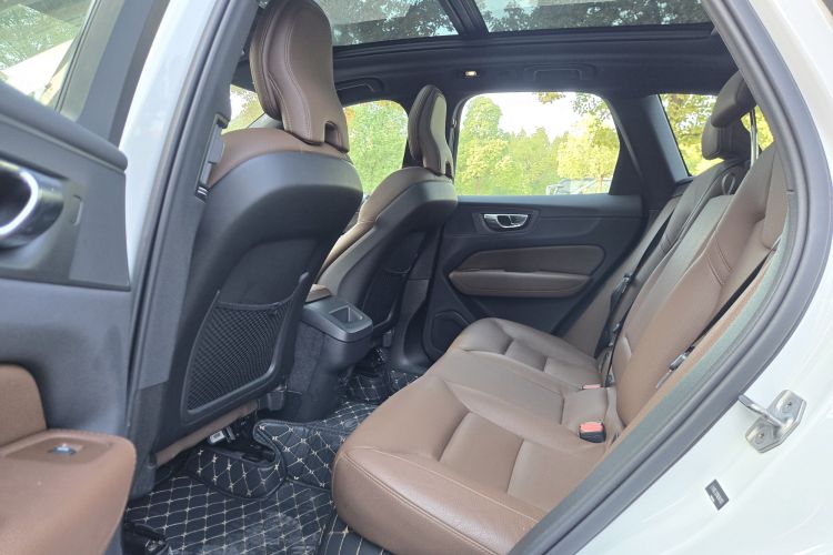 沃尔沃XC60 2022款 B5 四驱智逸运动版中控内饰7004