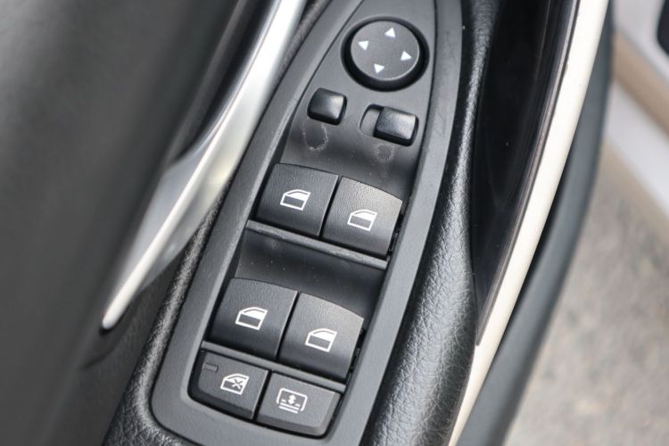 宝马3系 2015款 320Li 超悦版时尚型中控内饰7001