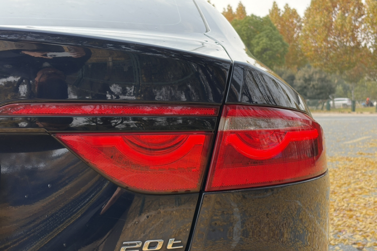 捷豹XFL 2020款 XFL 2.0T P200 两驱赛旗版车身外观6004