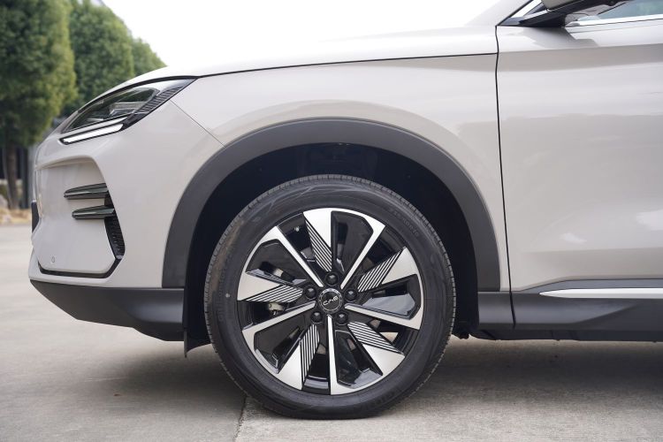 比亚迪 宋PLUS新能源 2025款 EV 605km 旗舰型车身外观6004