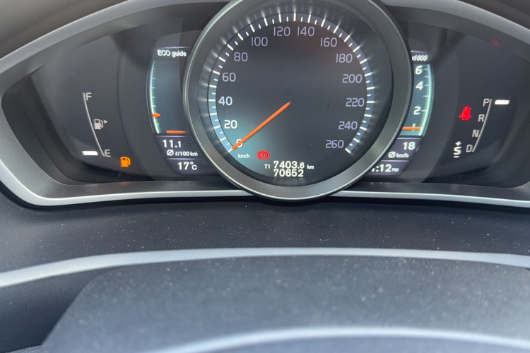 沃尔沃V40 2016款 T3 智逸版中控内饰15