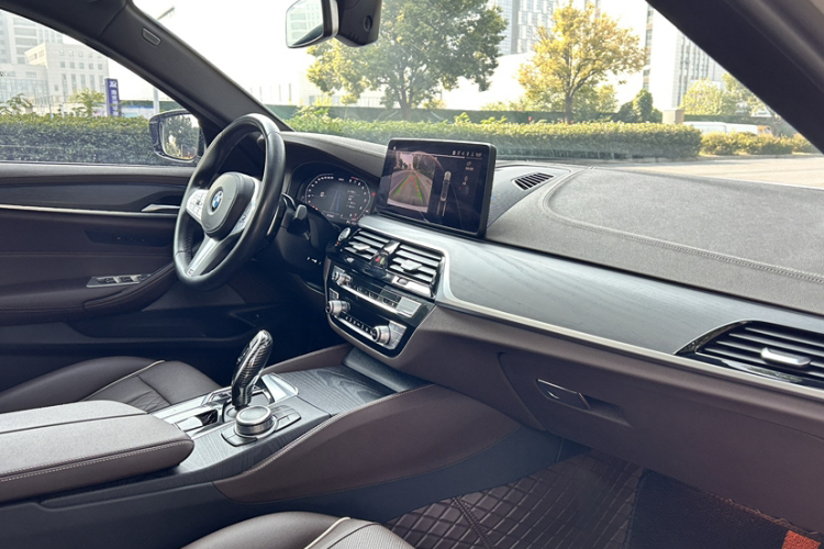 宝马5系 2022款 改款 530Li xDrive M运动套装中控内饰7007