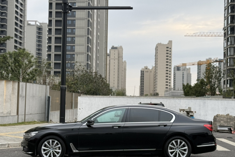 宝马7系 2017款 730Li 领先型车身外观6007