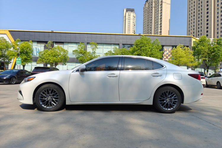 雷克萨斯ES 2017款 200 30周年纪念版车身外观6003