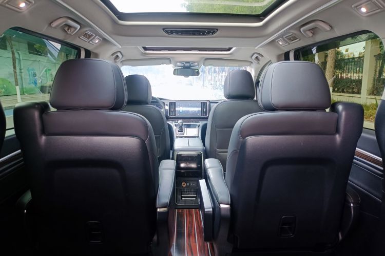 广汽传祺 传祺M8 2021款 大师系列 390T 尊贵版中控内饰7012