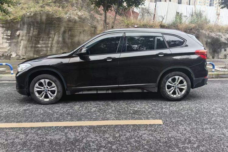 宝马X1 2016款 sDrive18Li 尊享型车身外观6004