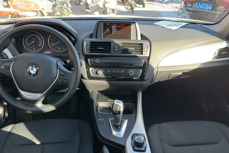 宝马1系(进口) 2016款 118i 领先型中控内饰7003