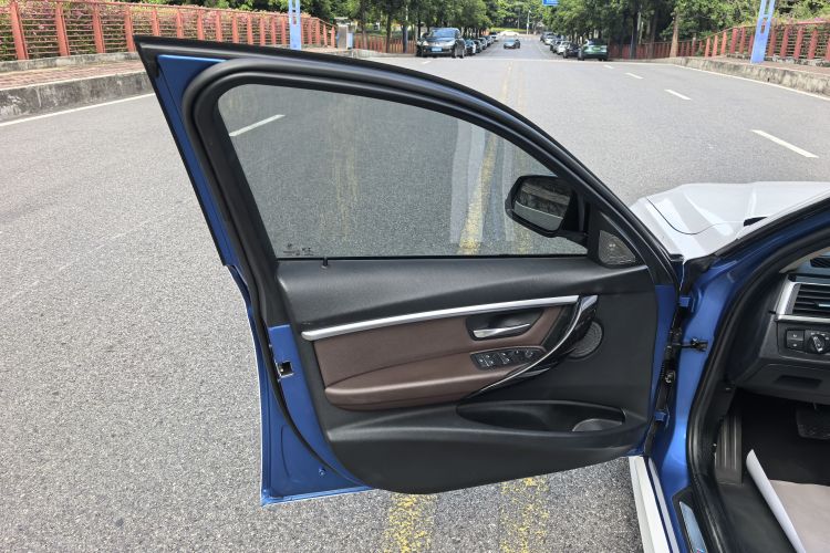 宝马3系 2019款 320Li M运动曜夜版中控内饰7005