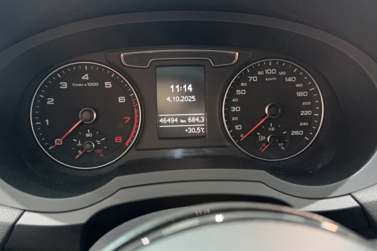 奥迪Q3 2018款 30周年年型 30 TFSI 时尚型中控内饰15